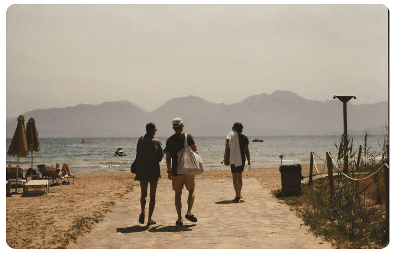 Caxton-card-shape-travel-image-vintage-beach