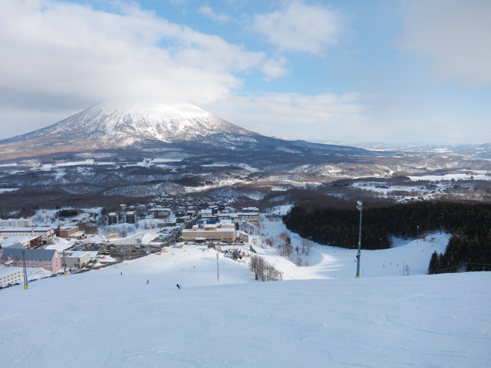 iStock-161137021 - Ski runs in Hokkaido Niseko Japan