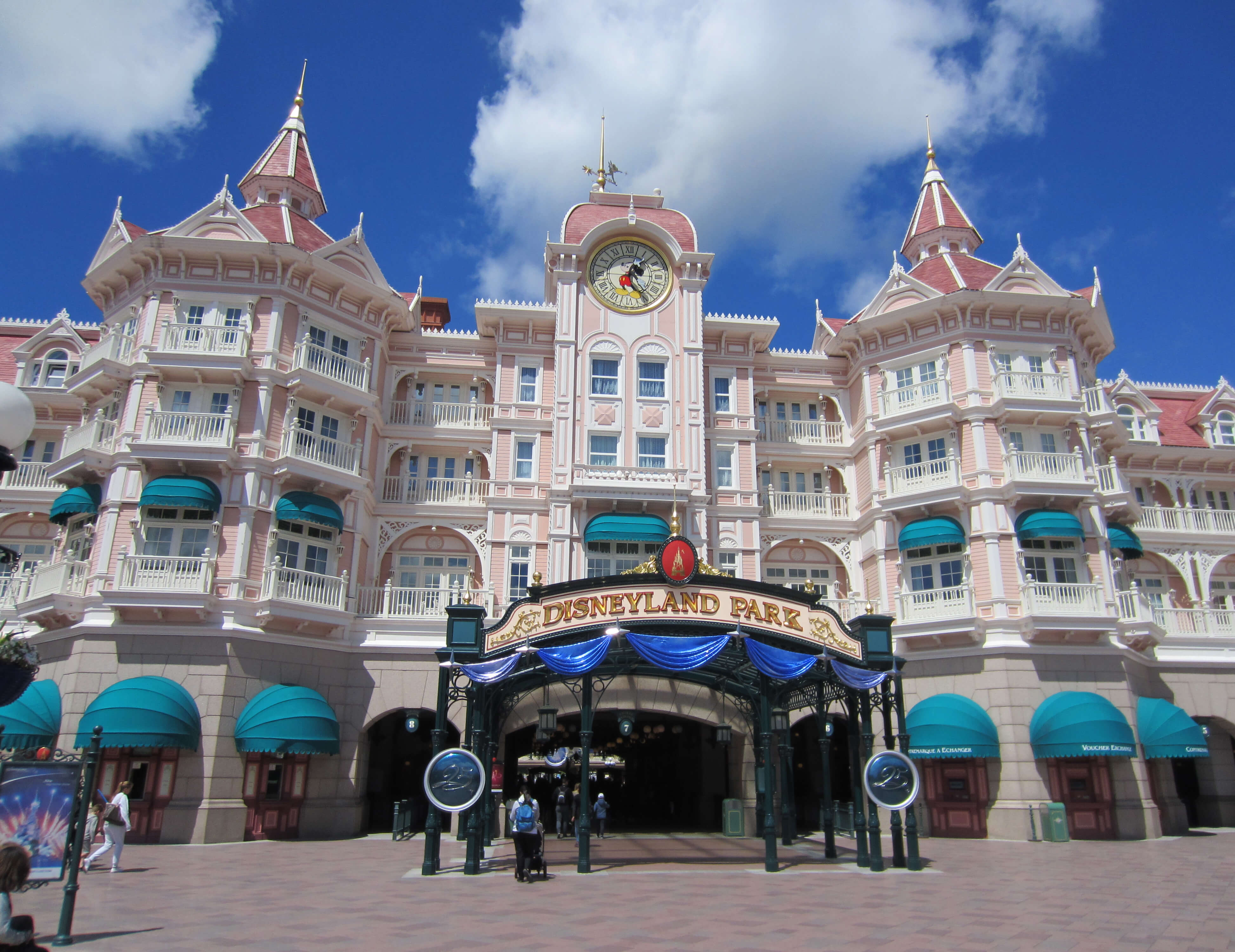 caxton-travel-smarter-blog-how-to-celebrate-disney-paris-30th-anniversary (3).jpg
